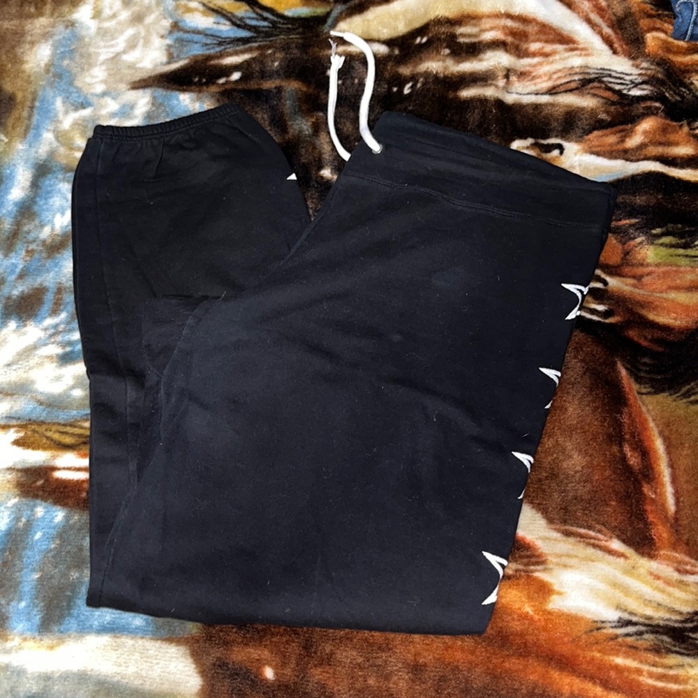 MONROW size L cropped sweatpants with stars on sides